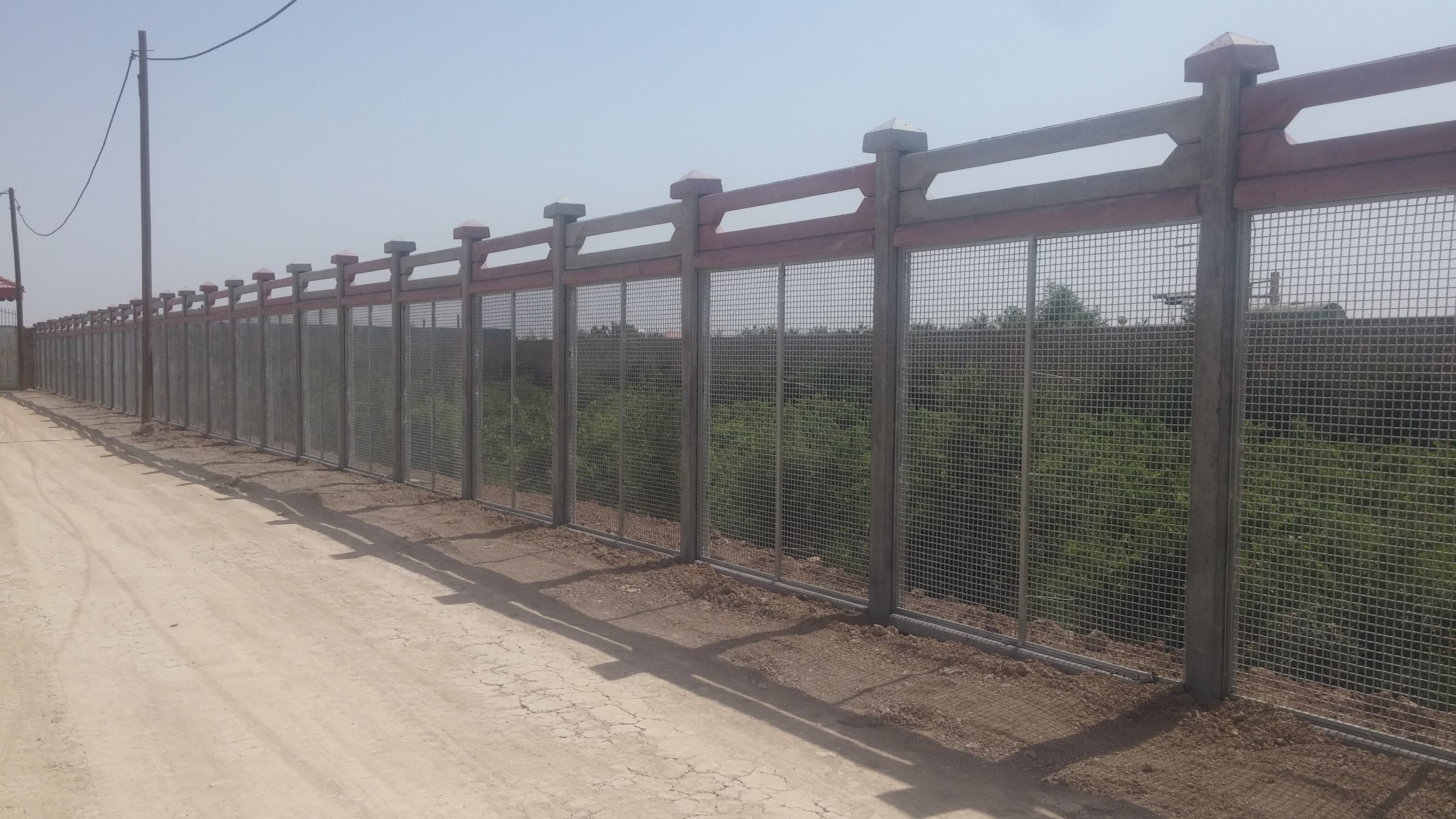 فنس کشی با ستون بتنی